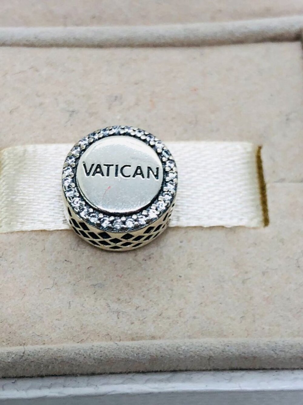 ✨🔥Pandora VATICAN Flag Exclusive Charm Bead - Picture 2 of 4